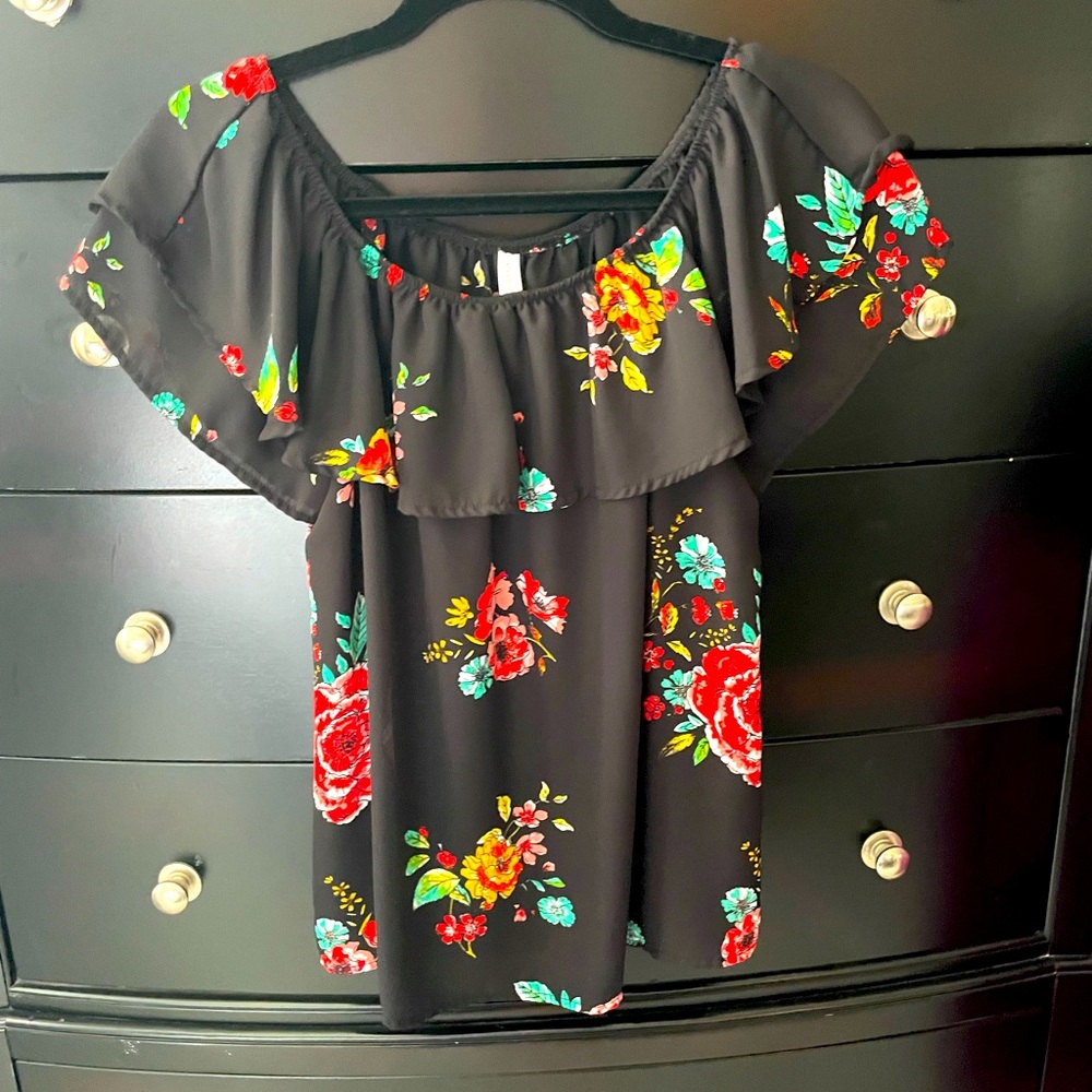 Off the shoulder split back floral top